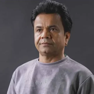 Rajpal Yadav Snatches Phone Of Journalist: Here Is Why